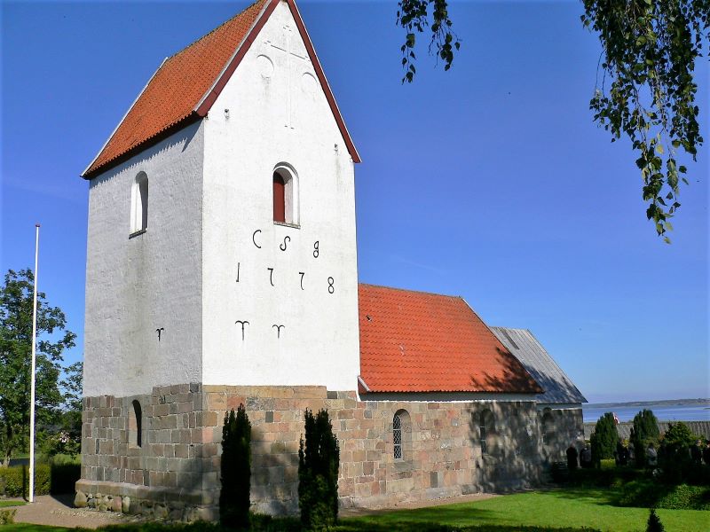 Kvols kirke 800x